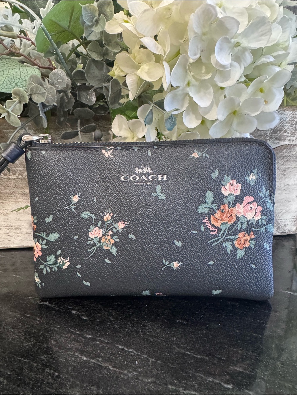 🍃🌸Coach Navy Floral Corner Zip Wristlet Wallet